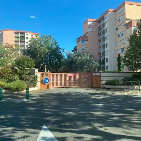 Croix De Pierre, Les Oustalous Apartment