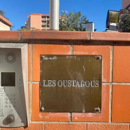 Croix De Pierre, Les Oustalous